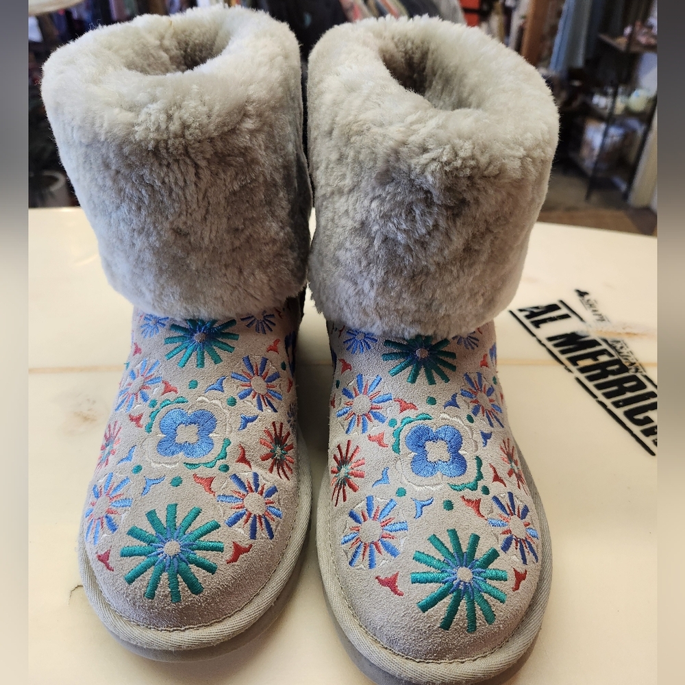 UGG CLASSIC MINI EMBROIDERY MID Grey SHEARLING BEACHY BOOTS 7